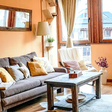 Forest Nest Cozy White Balcony On The Hill Lejlighed