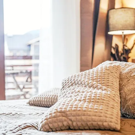 Forest Nest Cozy White Balcony On The Hill *