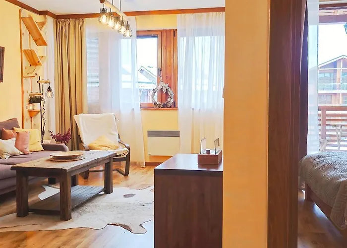 Forest Nest Cozy White Balcony On The Hill Apartamento