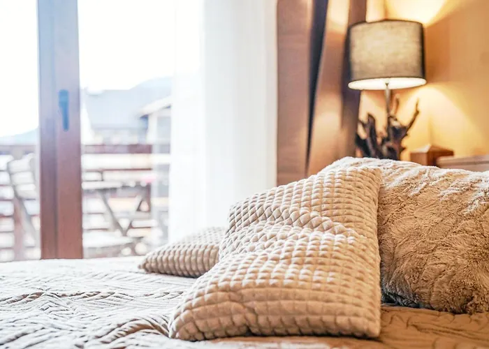 Forest Nest Cozy White Balcony On The Hill *