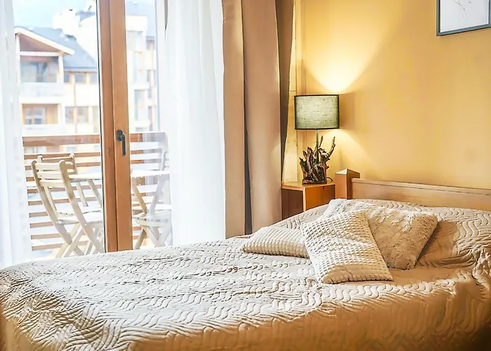 Forest Nest Cozy White Balcony On The Hill Daire *